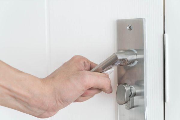 Qualité et design des poignées de porte en inox pour tous